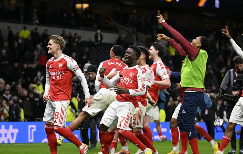 The Derby Atmosphere and Early Exchanges